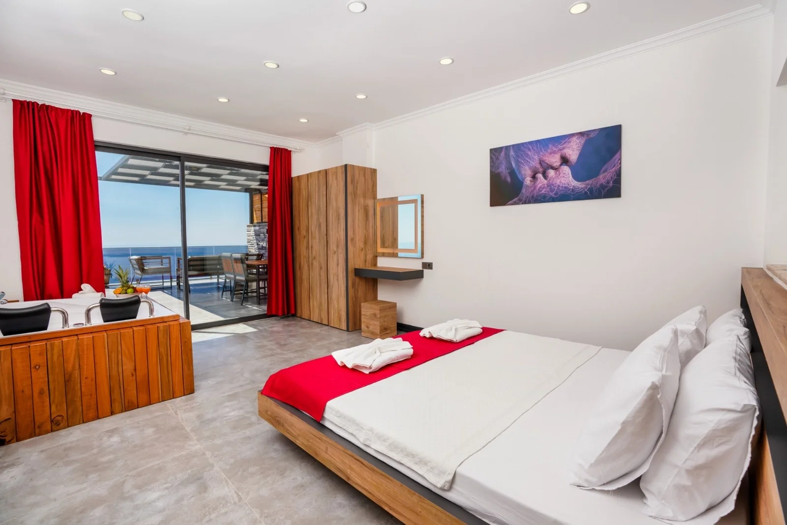 Kalkan’da Balayı Çiftlerine Uygun, Korunaklı Havuzlu, 2 Yatak Odalı, Kiralık Villa