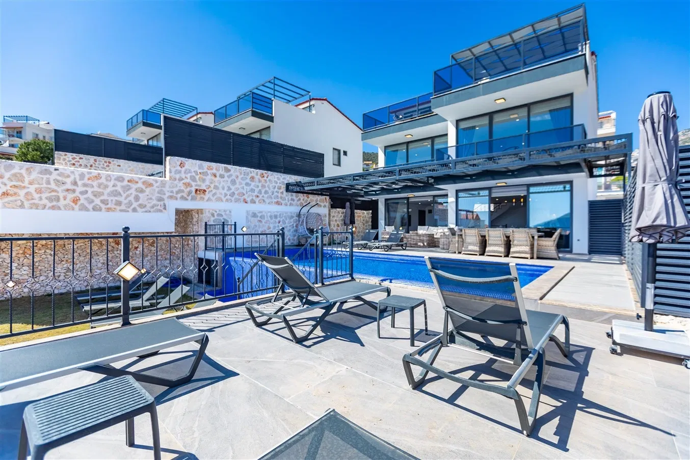 Kalkan’da jakuzili kiralık villa