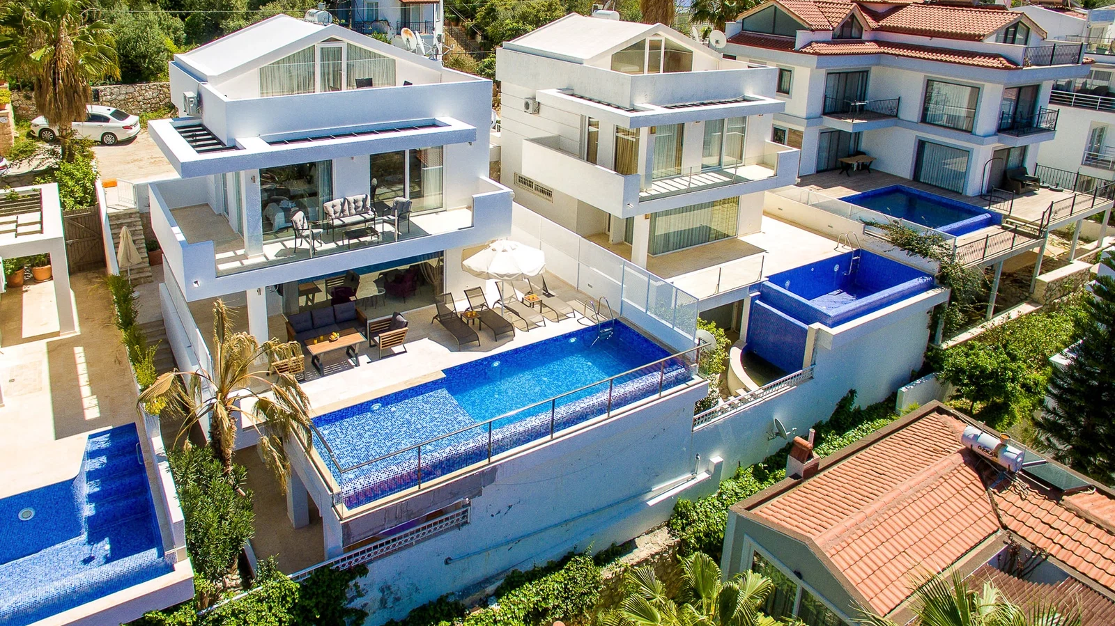 Kalkan’da Deniz Manzaralı, Özel Havuzlu, 4 Yatak Odalı, Lüks Villa