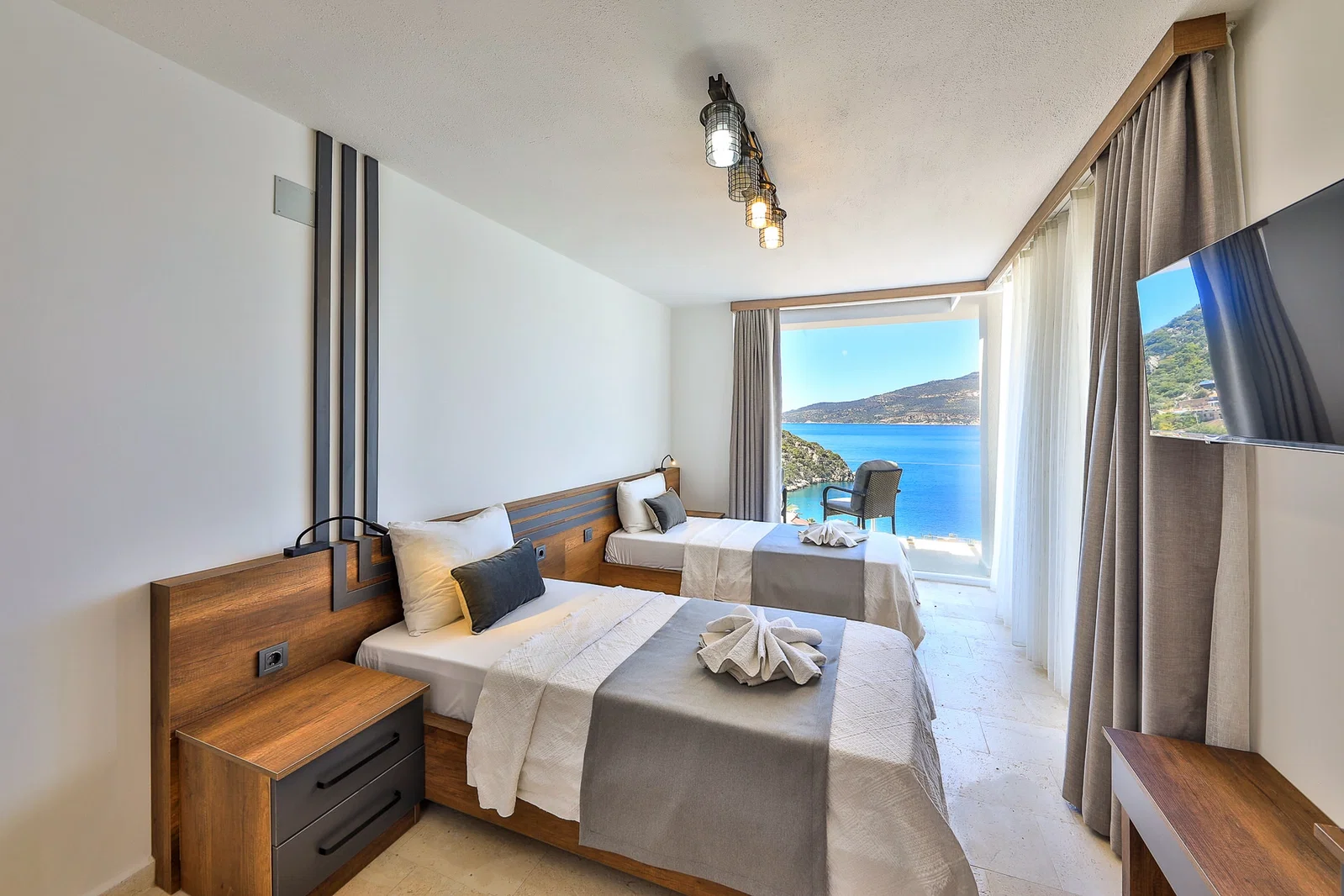 Kalkan’da Deniz Manzaralı, Özel Havuzlu, 4 Yatak Odalı, Lüks Villa
