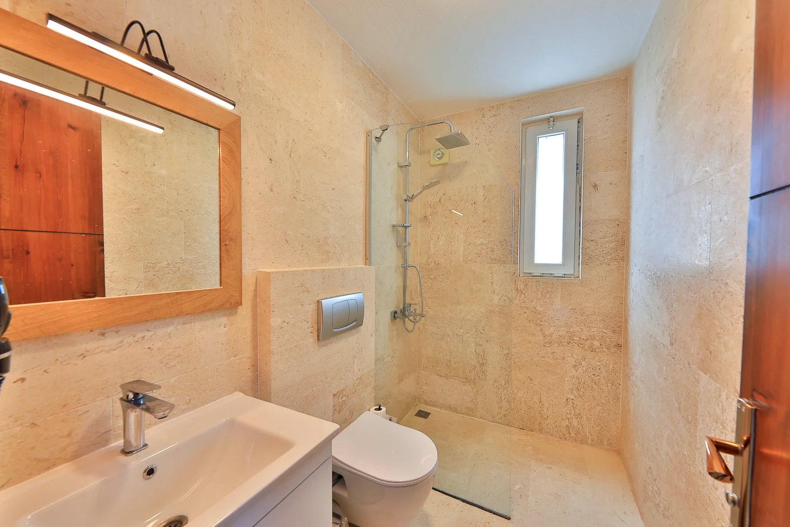 Kalkan’da Deniz Manzaralı, Özel Havuzlu, 4 Yatak Odalı, Lüks Villa