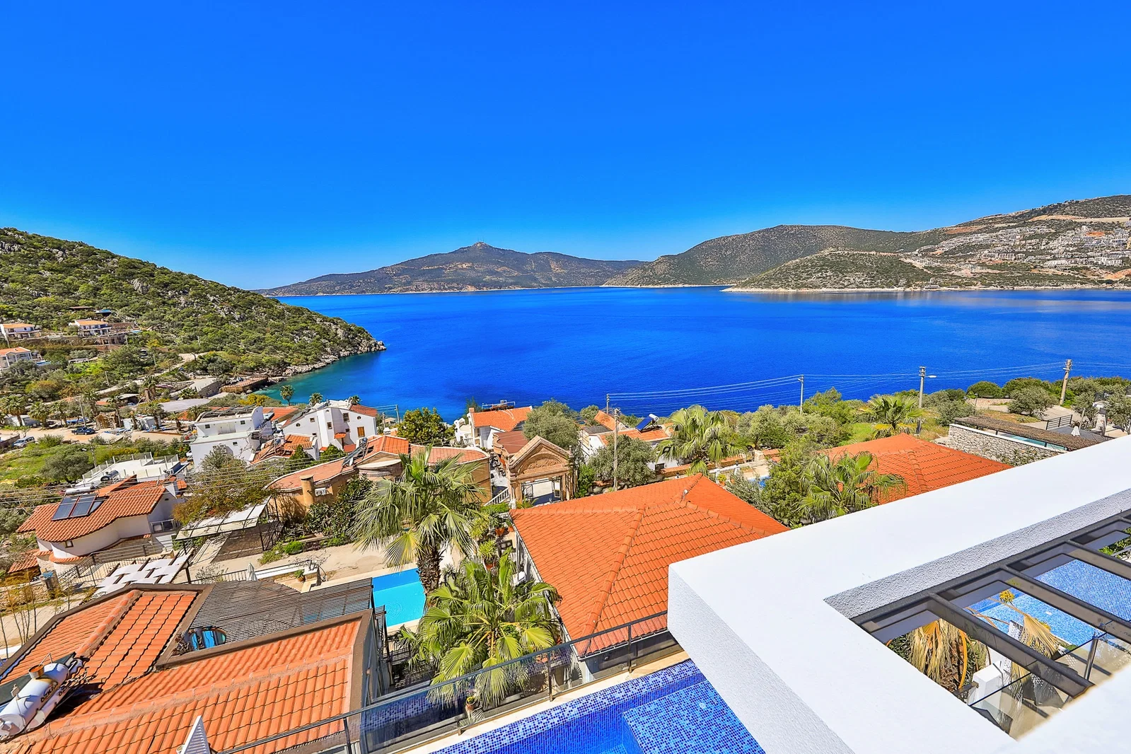Kalkan’da Deniz Manzaralı, Özel Havuzlu, 4 Yatak Odalı, Lüks Villa