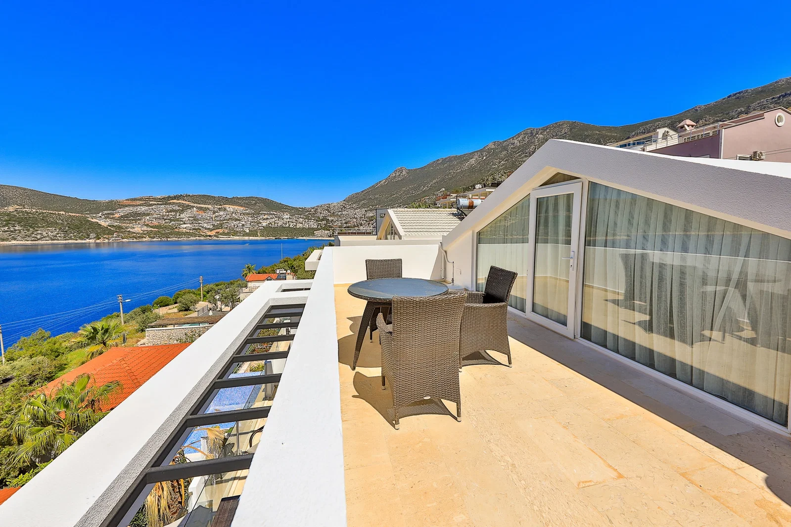 Kalkan’da Deniz Manzaralı, Özel Havuzlu, 4 Yatak Odalı, Lüks Villa