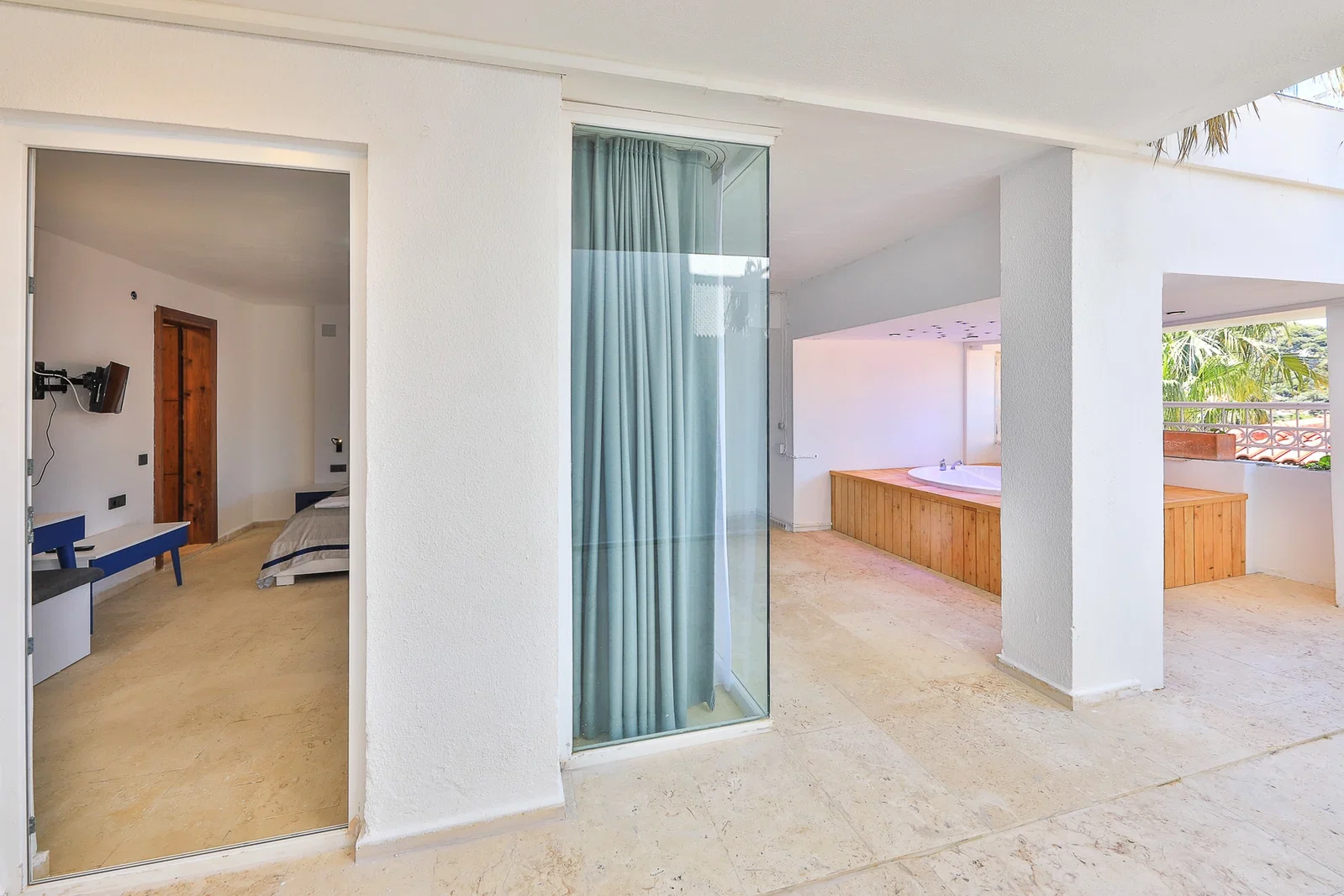 Kalkan’da Deniz Manzaralı, Özel Havuzlu, 4 Yatak Odalı, Lüks Villa