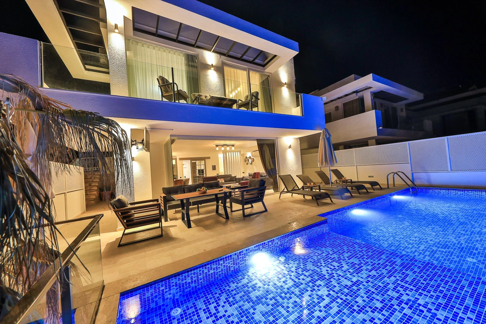 Kalkan’da Deniz Manzaralı, Özel Havuzlu, 4 Yatak Odalı, Lüks Villa