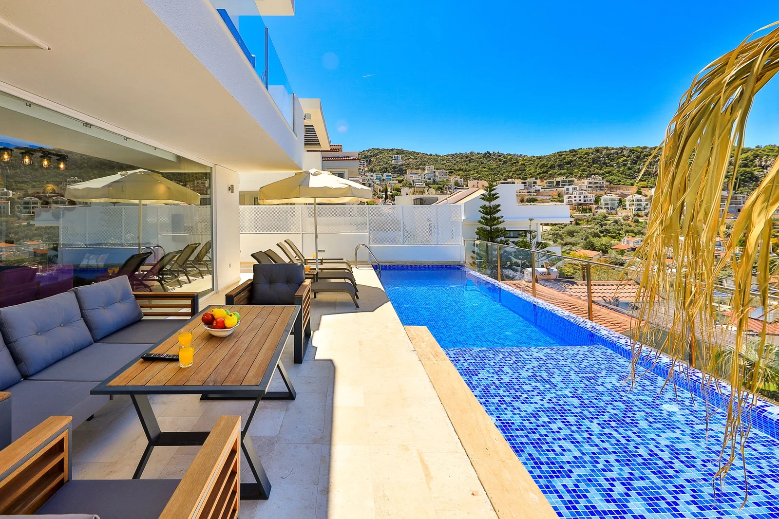 Kalkan’da Deniz Manzaralı, Özel Havuzlu, 4 Yatak Odalı, Lüks Villa