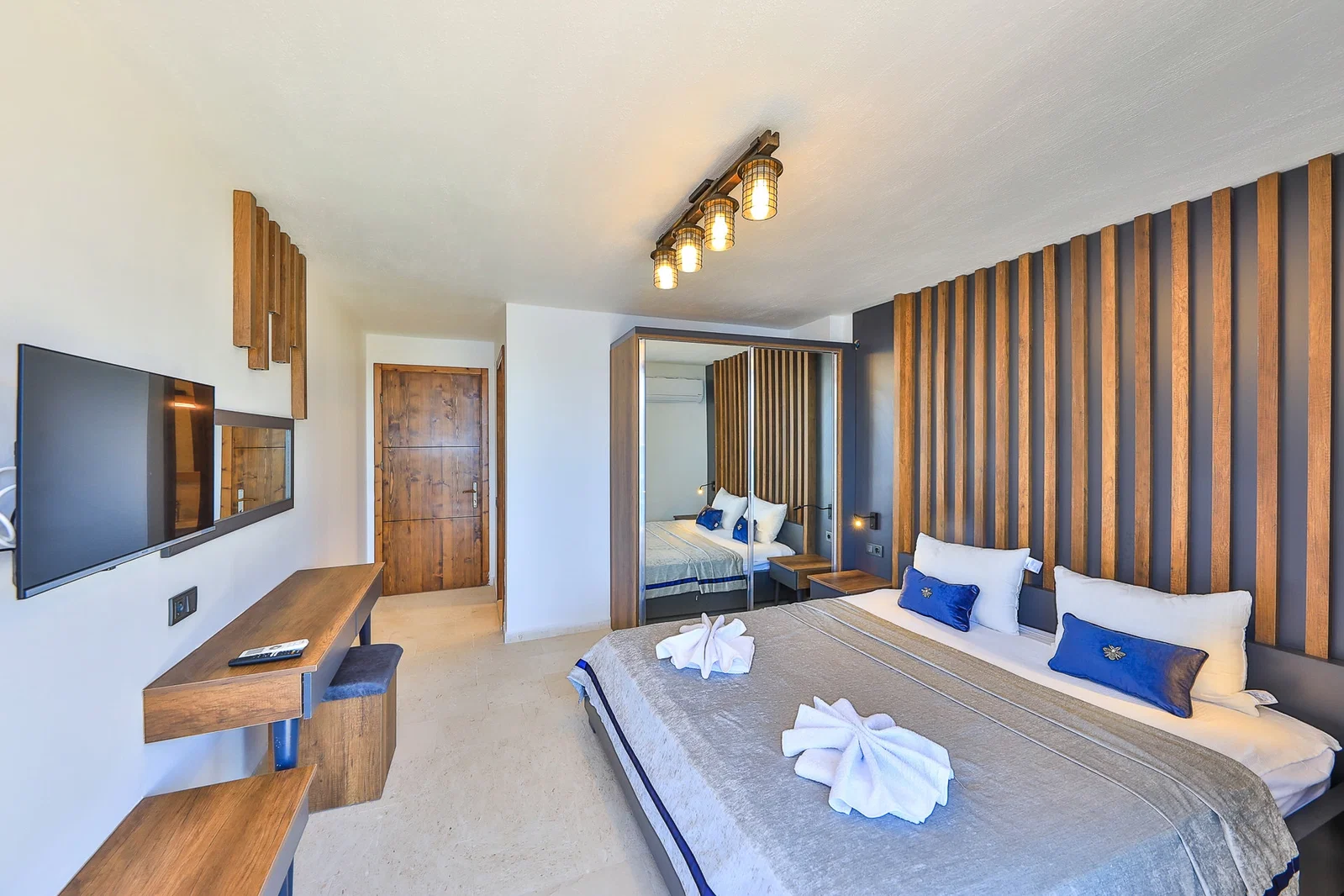 Kalkan’da Deniz Manzaralı, Özel Havuzlu, 4 Yatak Odalı, Lüks Villa