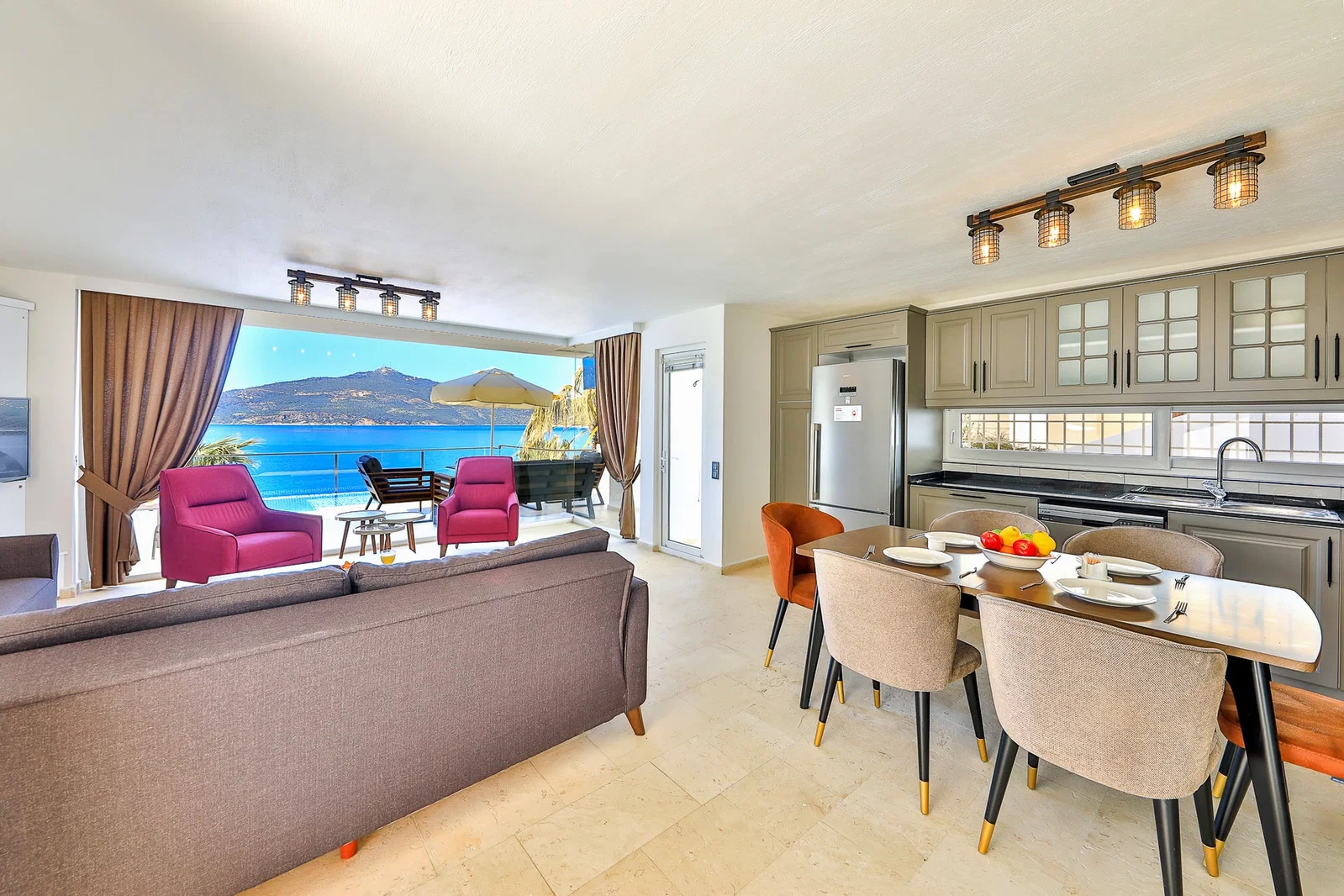 Kalkan’da Deniz Manzaralı, Özel Havuzlu, 4 Yatak Odalı, Lüks Villa