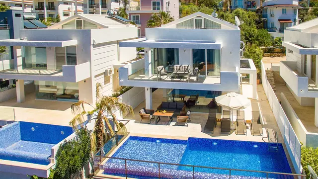 Kalkan’da Deniz Manzaralı, Özel Havuzlu, 4 Yatak Odalı, Lüks Villa
