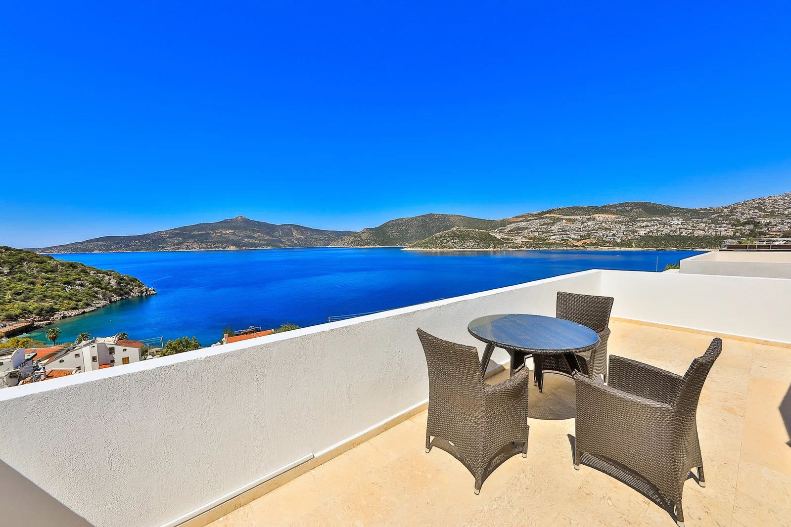 Kalkan’da Deniz Manzaralı, Özel Havuzlu, 4 Yatak Odalı, Lüks Villa