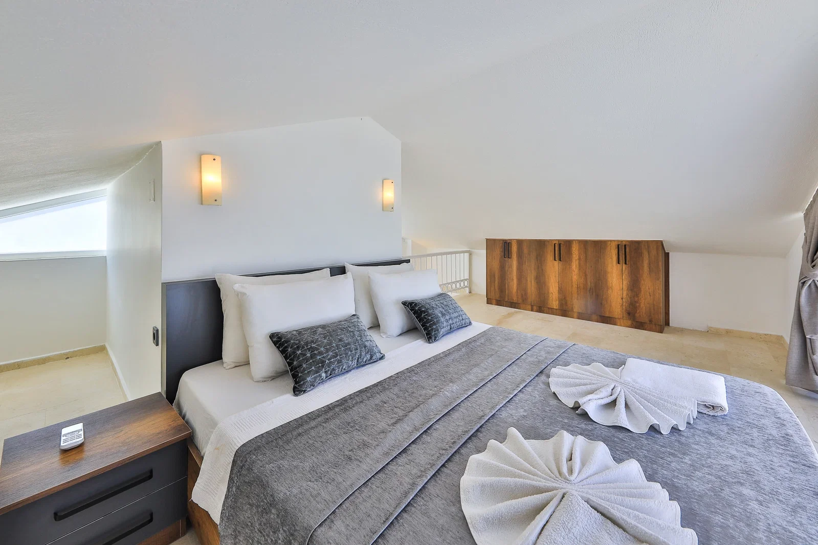 Kalkan’da Deniz Manzaralı, Özel Havuzlu, 4 Yatak Odalı, Lüks Villa