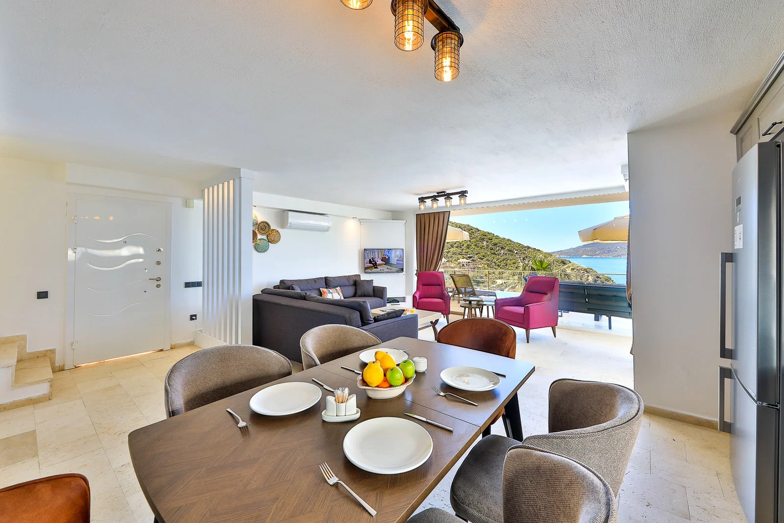 Kalkan’da Deniz Manzaralı, Özel Havuzlu, 4 Yatak Odalı, Lüks Villa
