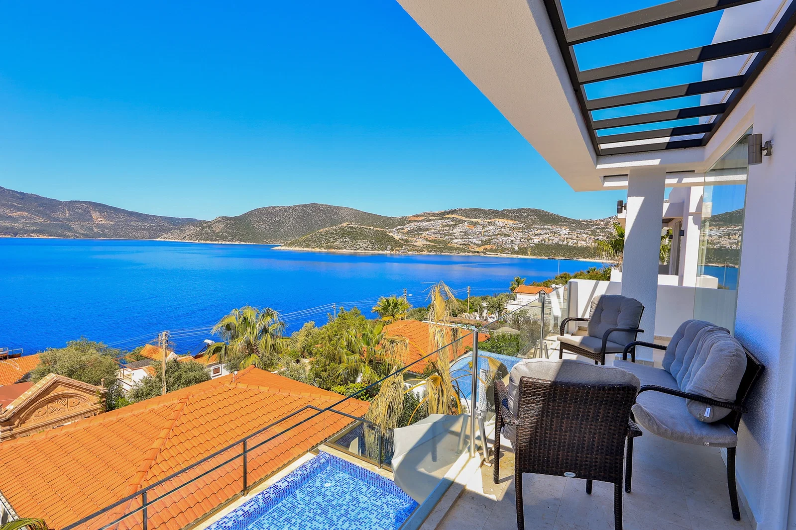 Kalkan’da Deniz Manzaralı, Özel Havuzlu, 4 Yatak Odalı, Lüks Villa
