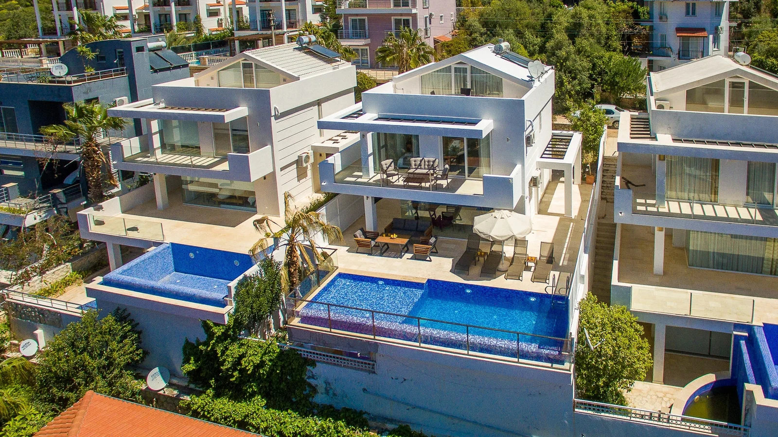 Kalkan’da Deniz Manzaralı, Özel Havuzlu, 4 Yatak Odalı, Lüks Villa