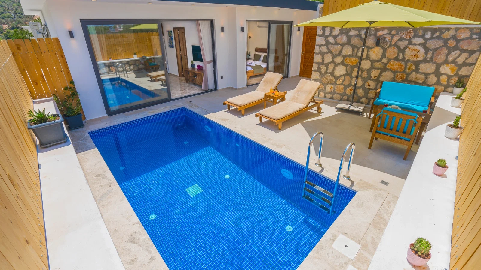 Kalkan’da Balayı Çiftlerine Uygun, Korunaklı Havuzlu, 2 Kişilik, Ekonomik Villa