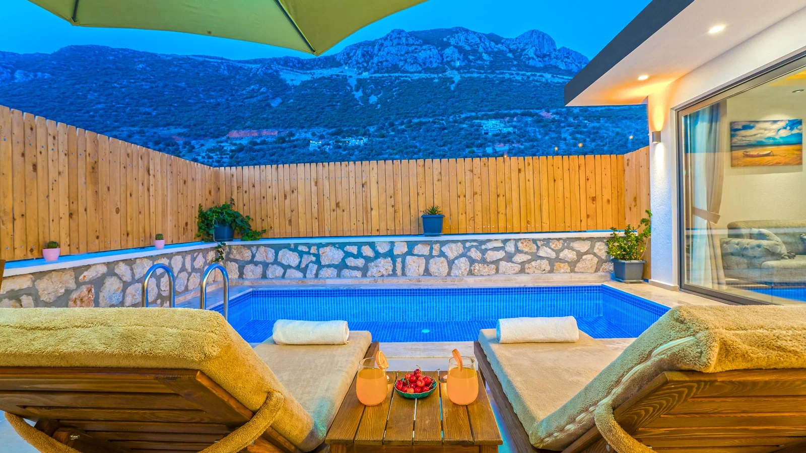 Kalkan’da Balayı Çiftlerine Uygun, Korunaklı Havuzlu, 2 Kişilik, Ekonomik Villa