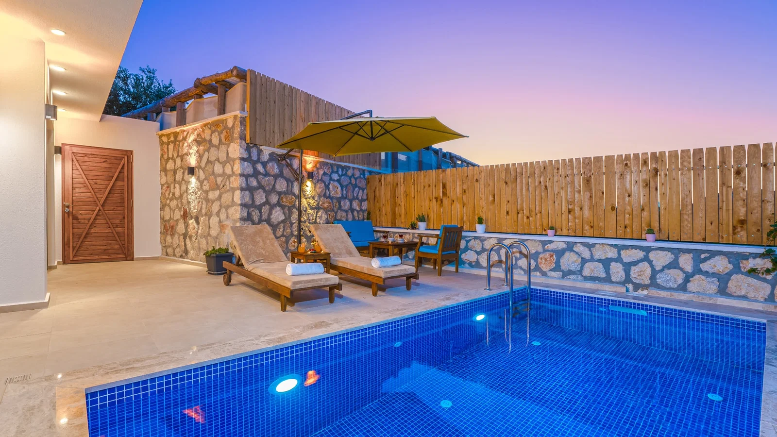 Kalkan’da Balayı Çiftlerine Uygun, Korunaklı Havuzlu, 2 Kişilik, Ekonomik Villa