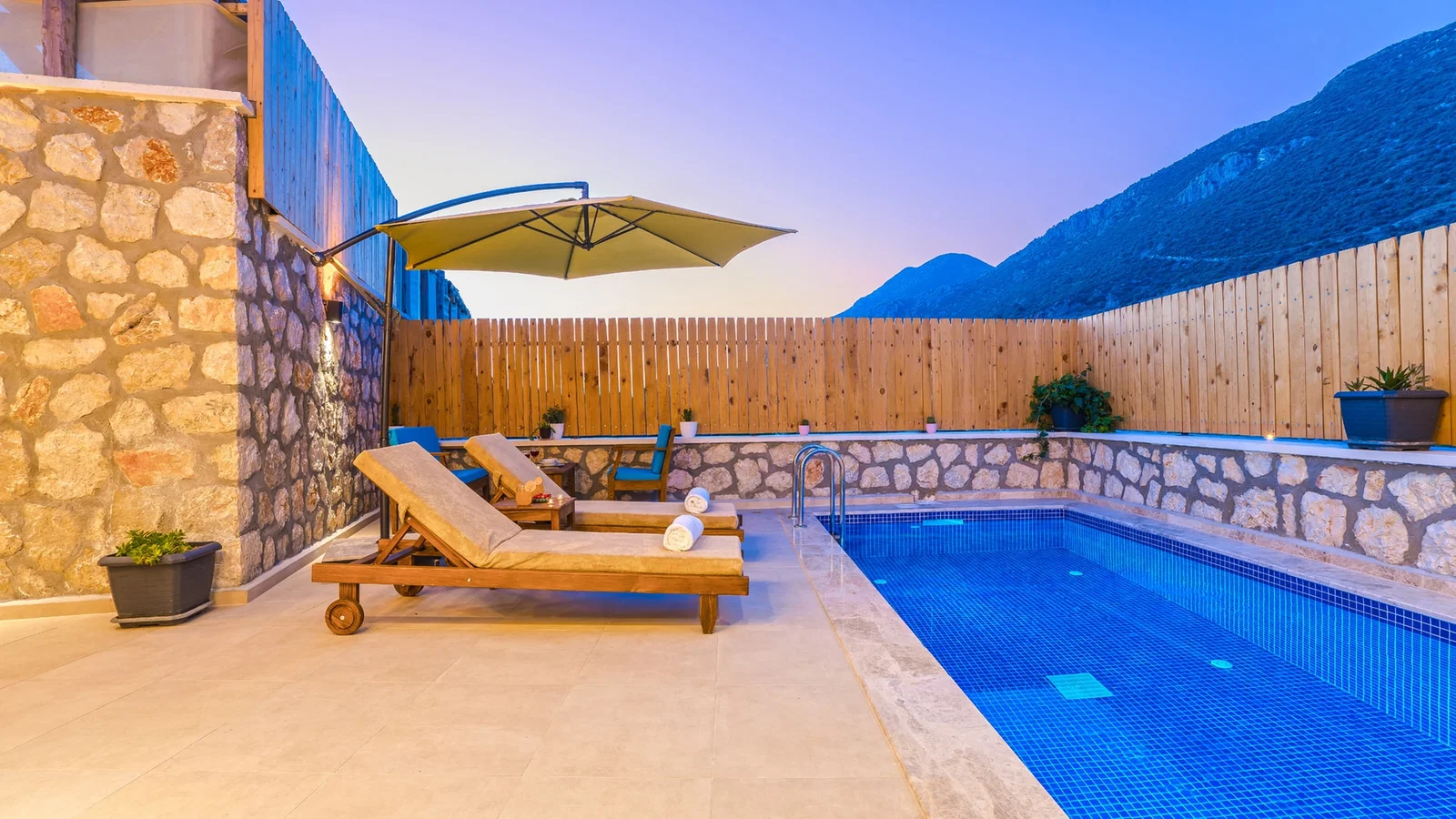 Kalkan’da Balayı Çiftlerine Uygun, Korunaklı Havuzlu, 2 Kişilik, Ekonomik Villa