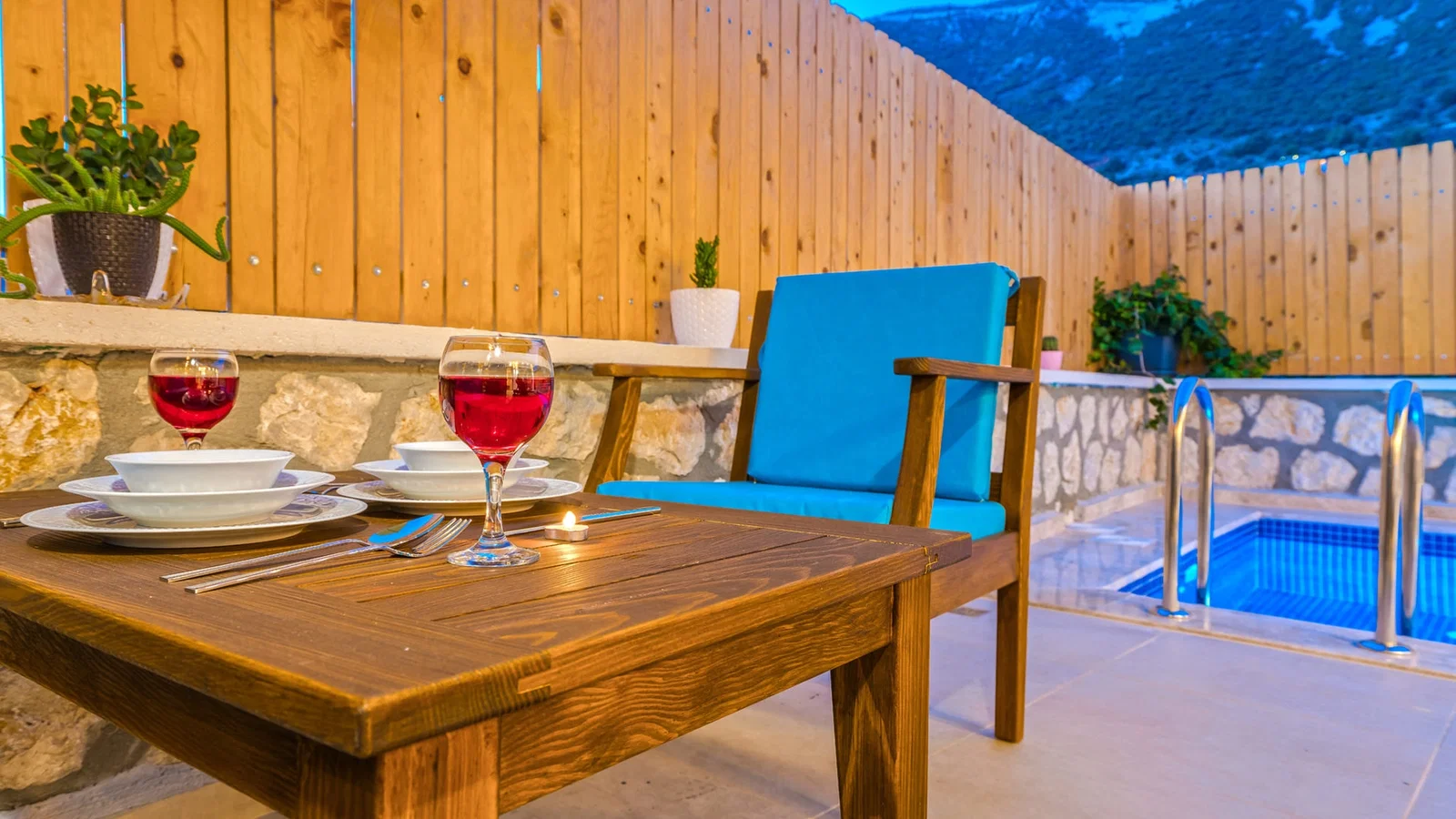 Kalkan’da Balayı Çiftlerine Uygun, Korunaklı Havuzlu, 2 Kişilik, Ekonomik Villa