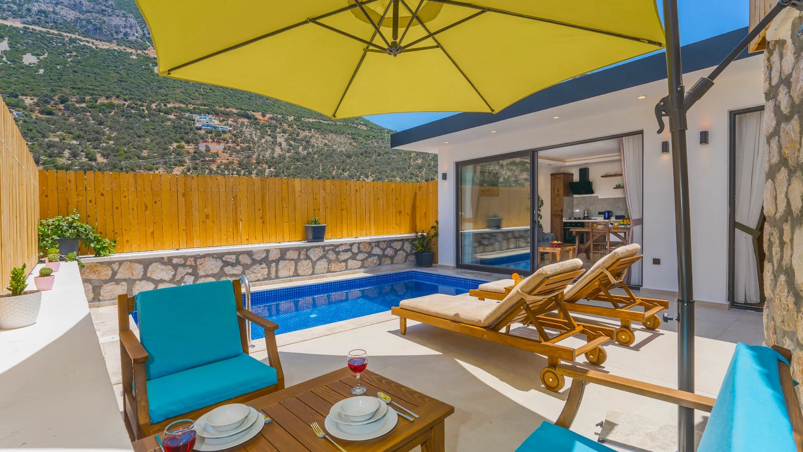 Kalkan’da Balayı Çiftlerine Uygun, Korunaklı Havuzlu, 2 Kişilik, Ekonomik Villa