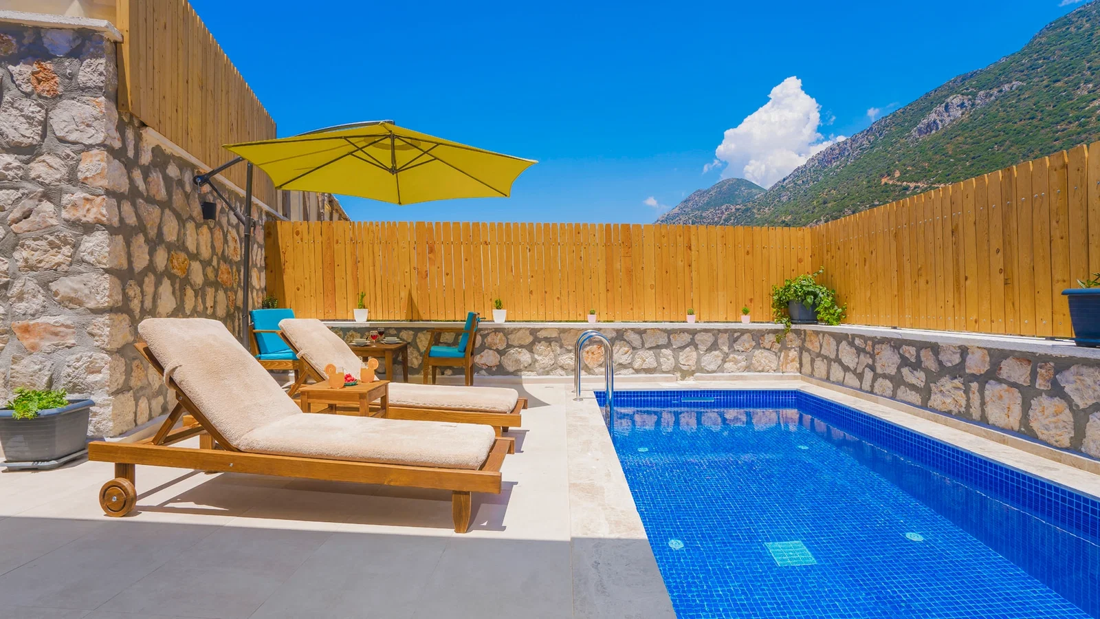 Kalkan’da Balayı Çiftlerine Uygun, Korunaklı Havuzlu, 2 Kişilik, Ekonomik Villa