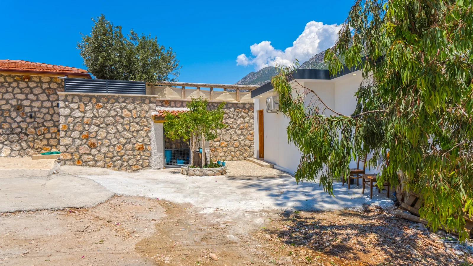 Kalkan’da Balayı Çiftlerine Uygun, Korunaklı Havuzlu, 2 Kişilik, Ekonomik Villa