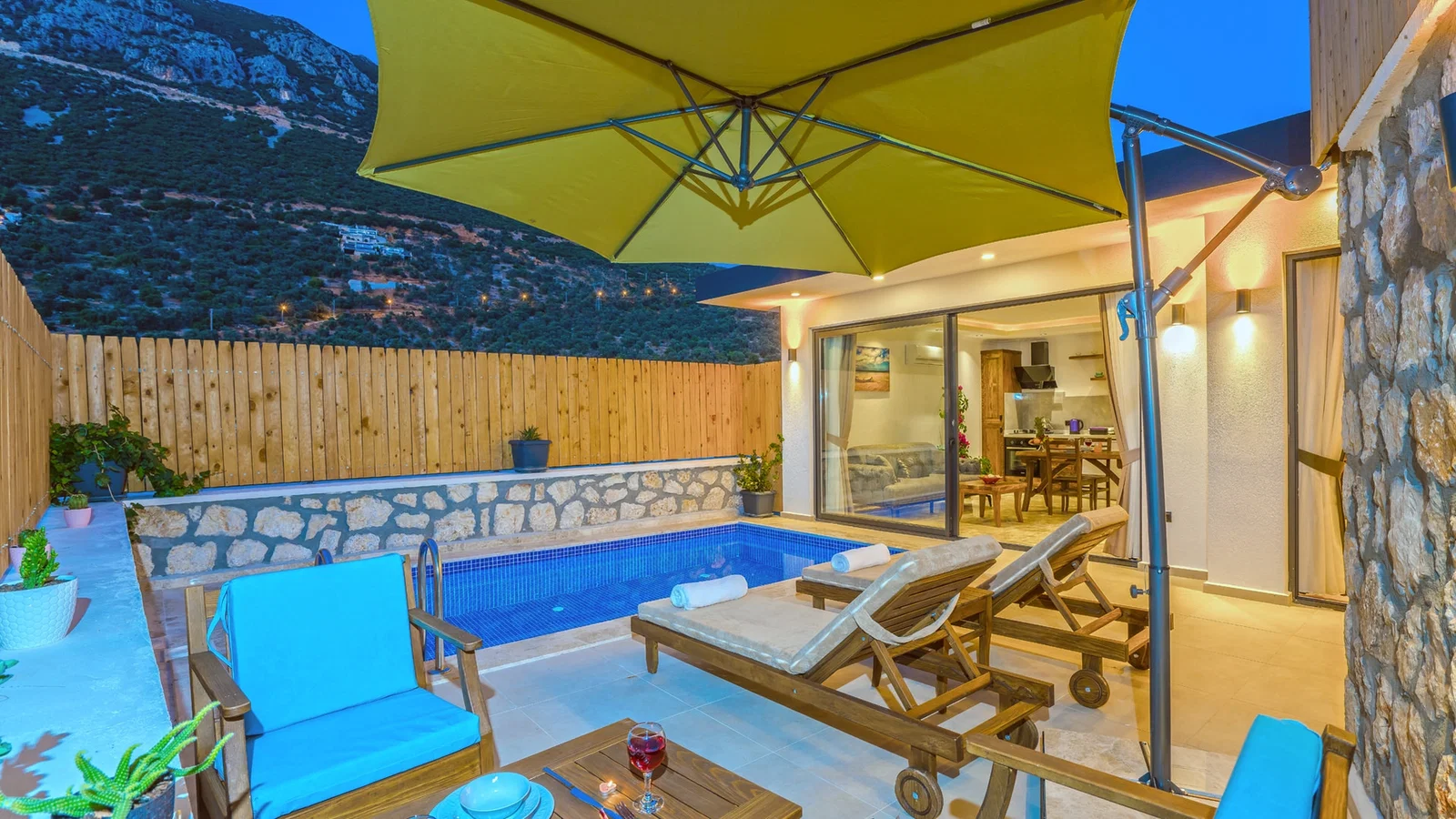 Kalkan’da Balayı Çiftlerine Uygun, Korunaklı Havuzlu, 2 Kişilik, Ekonomik Villa