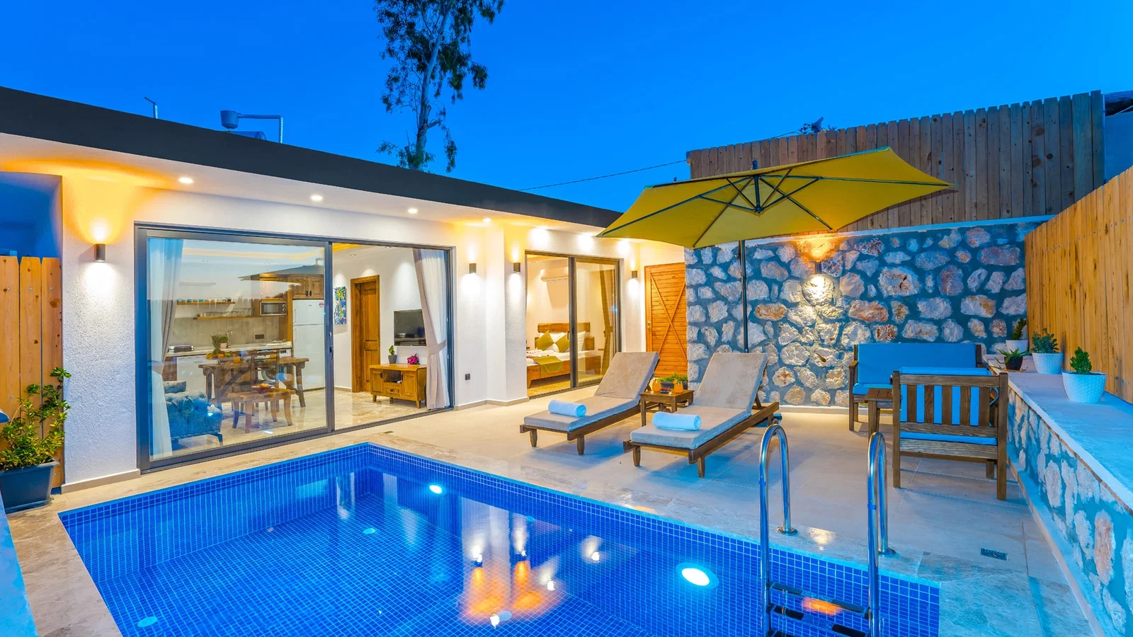 Kalkan’da Balayı Çiftlerine Uygun, Korunaklı Havuzlu, 2 Kişilik, Ekonomik Villa