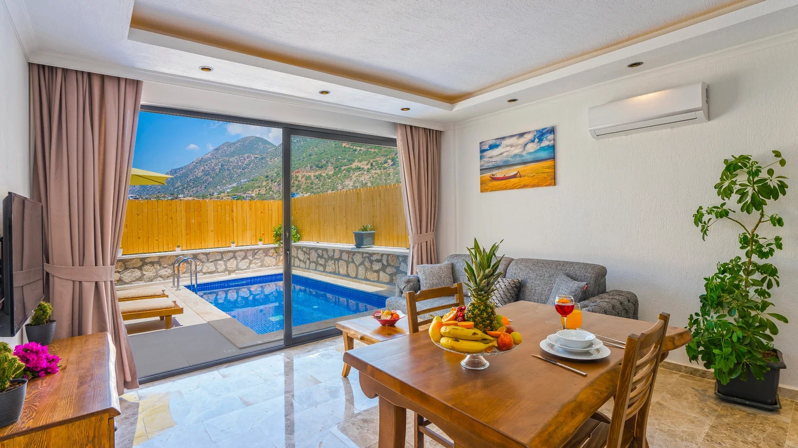 Kalkan’da Balayı Çiftlerine Uygun, Korunaklı Havuzlu, 2 Kişilik, Ekonomik Villa