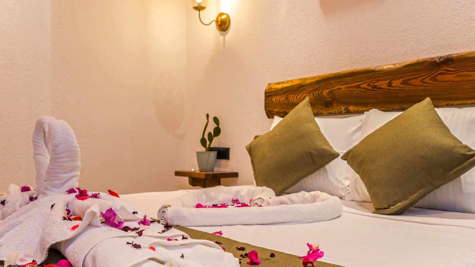 Kalkan’da Balayı Çiftlerine Uygun, Korunaklı Havuzlu, 2 Kişilik, Ekonomik Villa