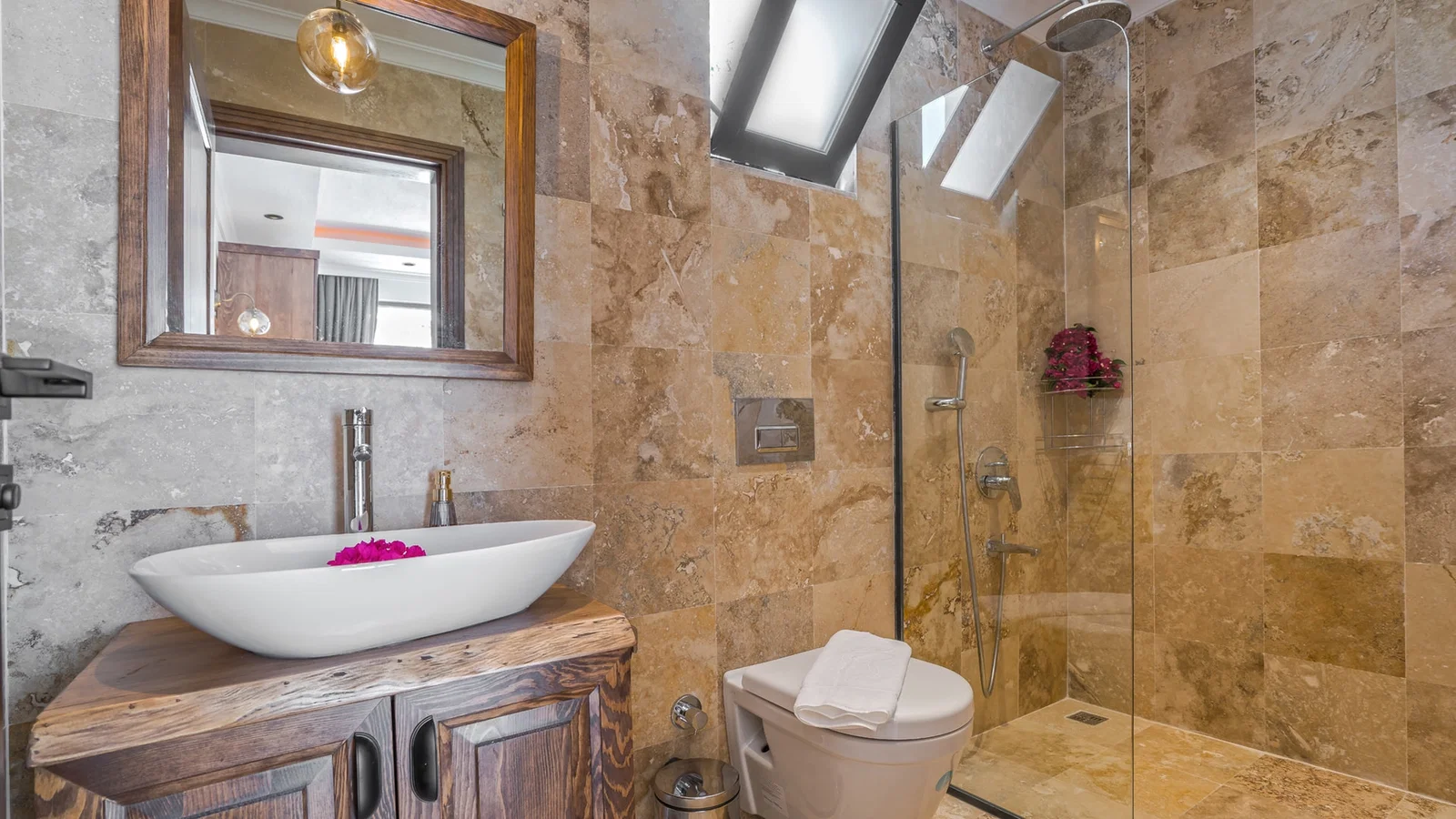 Kalkan’da Balayı Çiftlerine Uygun, Korunaklı Havuzlu, 2 Kişilik, Ekonomik Villa