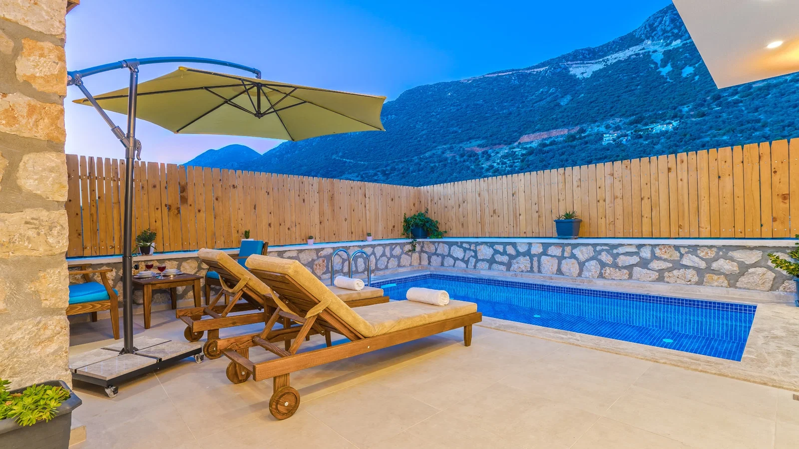 Kalkan’da Balayı Çiftlerine Uygun, Korunaklı Havuzlu, 2 Kişilik, Ekonomik Villa