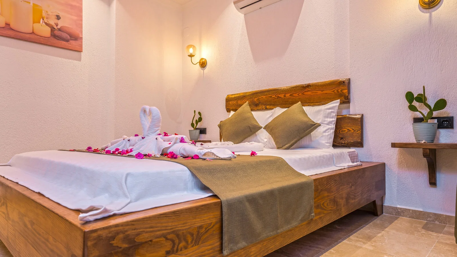 Kalkan’da Balayı Çiftlerine Uygun, Korunaklı Havuzlu, 2 Kişilik, Ekonomik Villa
