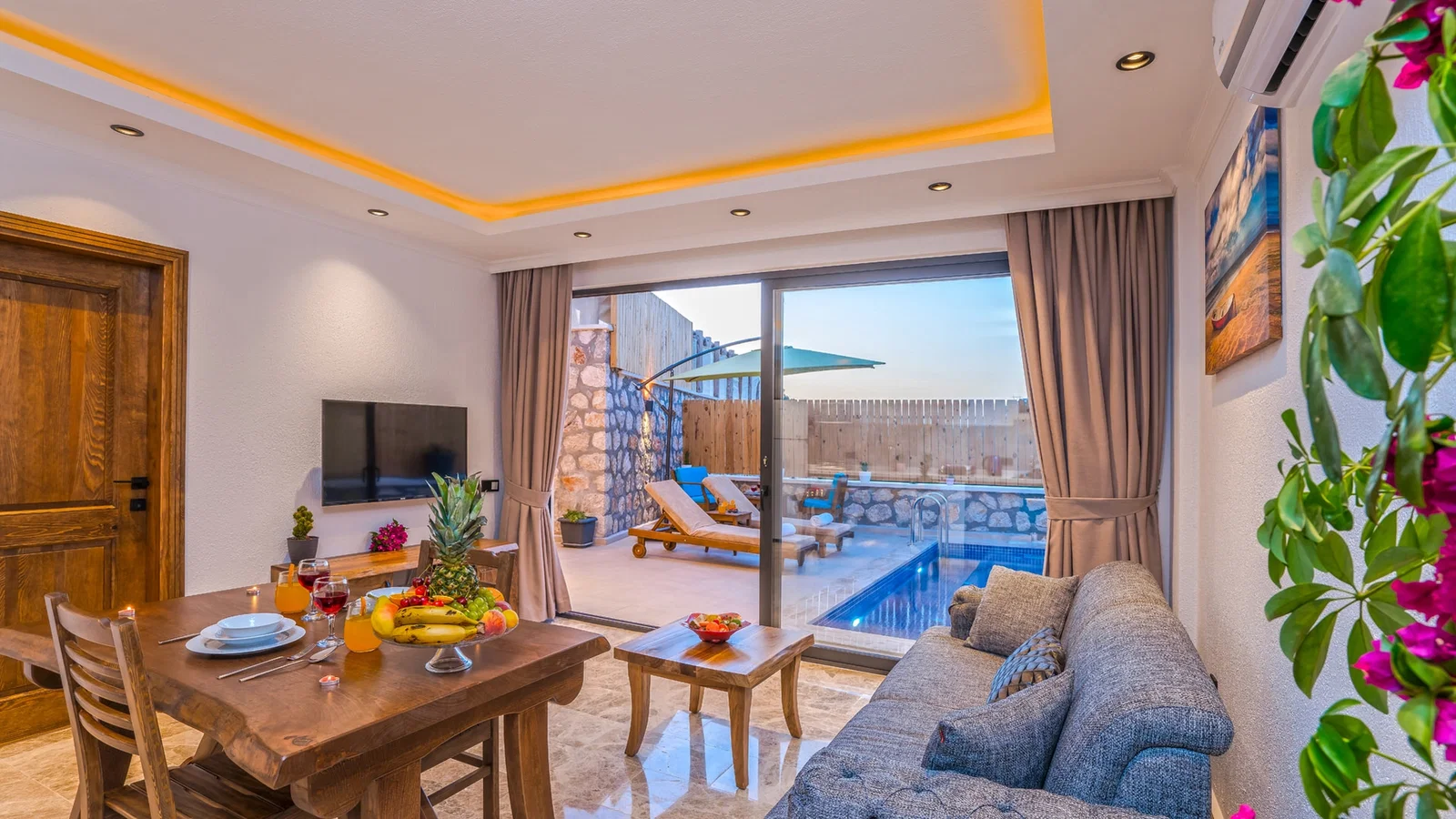 Kalkan’da Balayı Çiftlerine Uygun, Korunaklı Havuzlu, 2 Kişilik, Ekonomik Villa