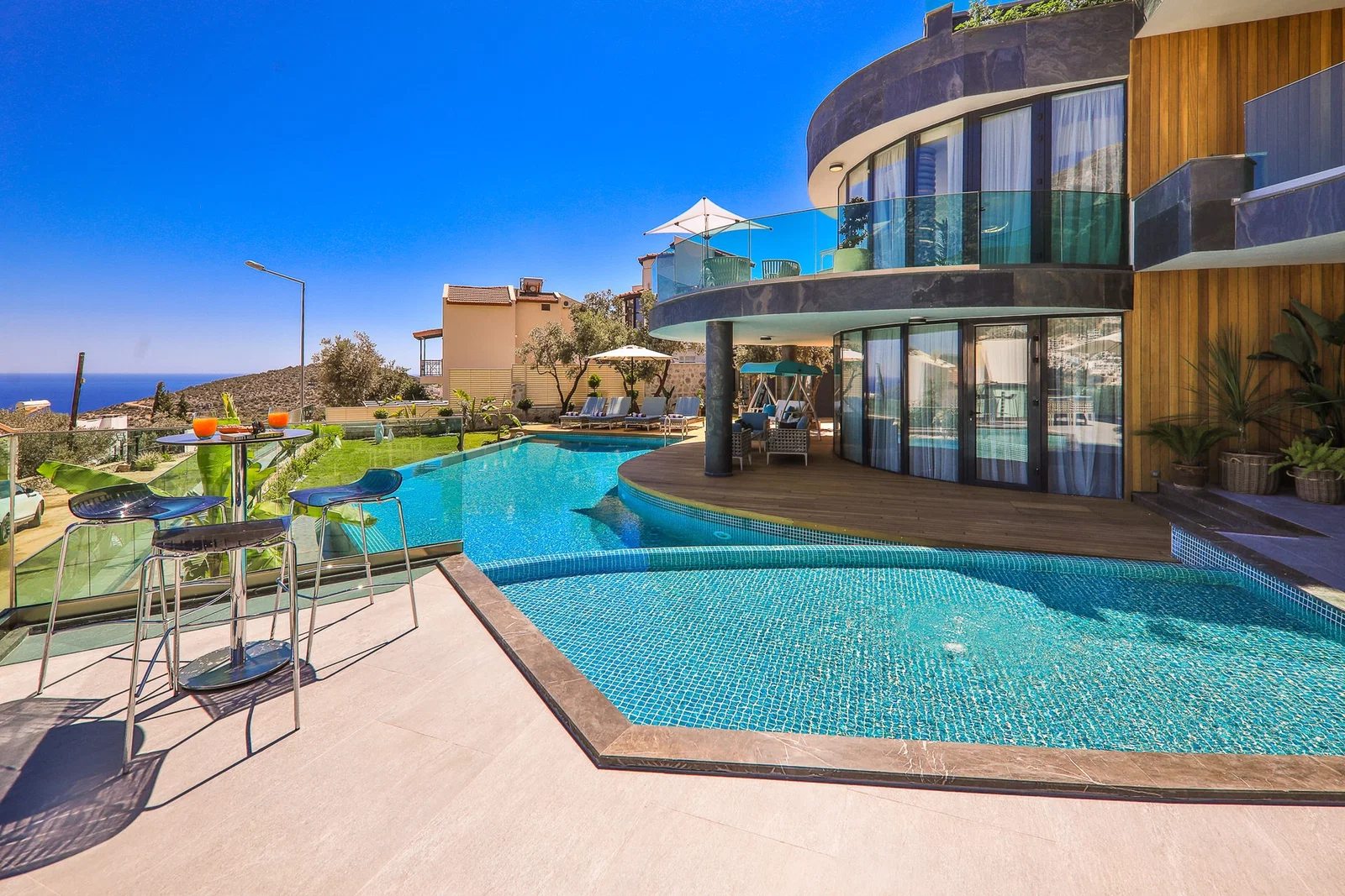 Kalkan’da Deniz Manzaralı, Özel Havuzlu, 4 Yatak Odalı, Lüks Villa