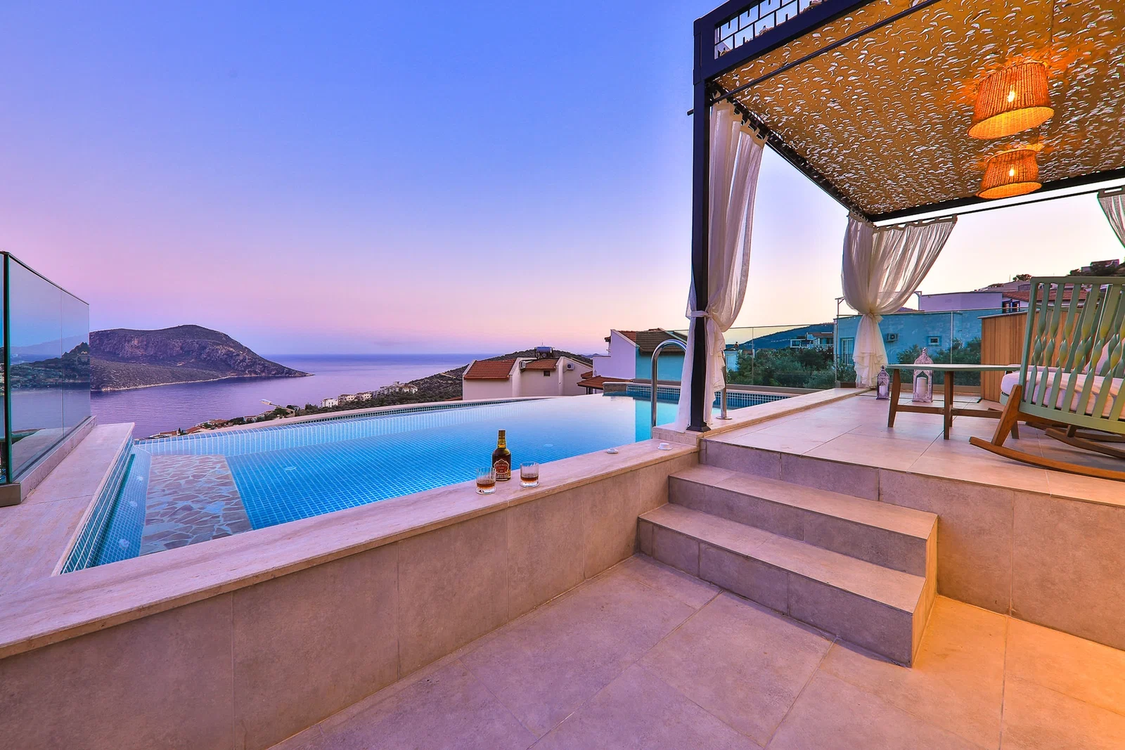 Kalkan’da Deniz Manzaralı, Özel Havuzlu, 4 Yatak Odalı, Lüks Villa