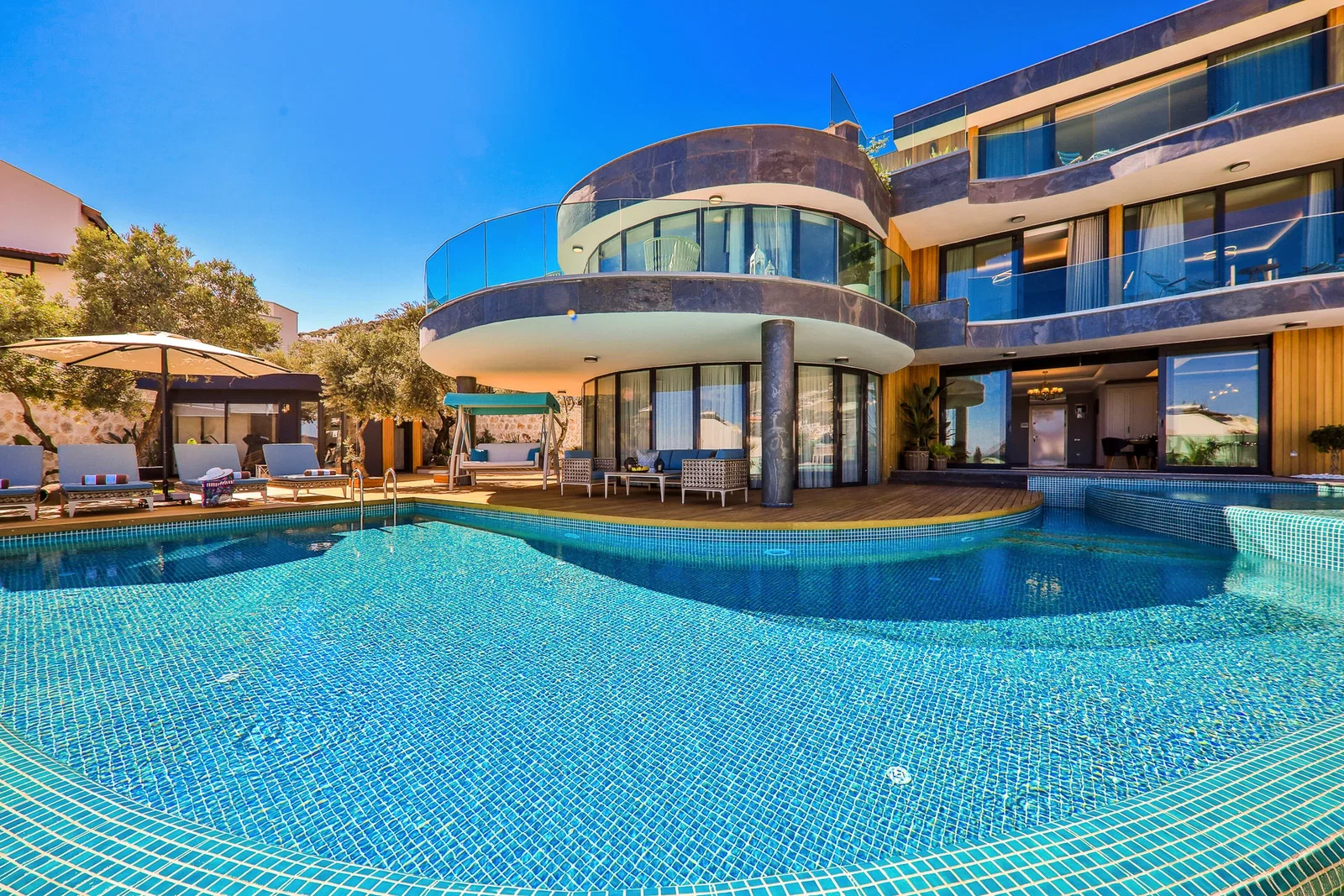 Kalkan’da Deniz Manzaralı, Özel Havuzlu, 4 Yatak Odalı, Lüks Villa