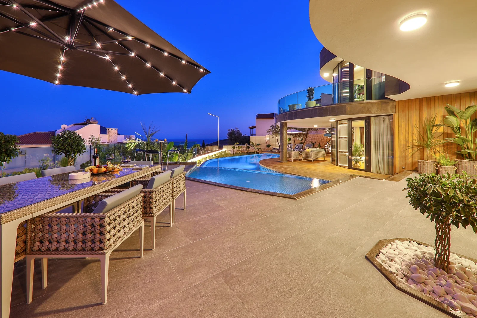Kalkan’da Deniz Manzaralı, Özel Havuzlu, 4 Yatak Odalı, Lüks Villa