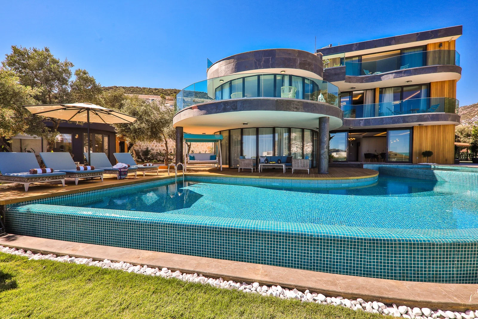 Kalkan’da Deniz Manzaralı, Özel Havuzlu, 4 Yatak Odalı, Lüks Villa