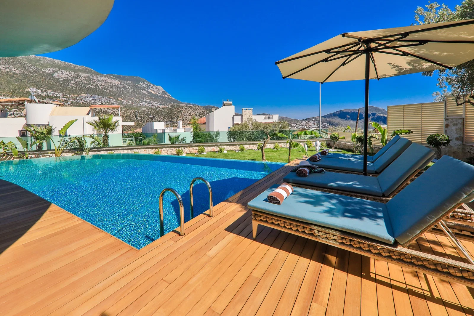 Kalkan’da Deniz Manzaralı, Özel Havuzlu, 4 Yatak Odalı, Lüks Villa