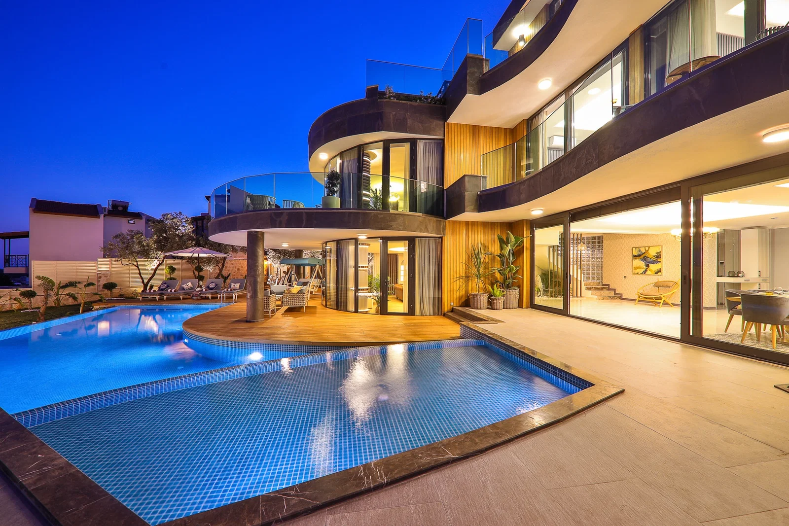Kalkan’da Deniz Manzaralı, Özel Havuzlu, 4 Yatak Odalı, Lüks Villa