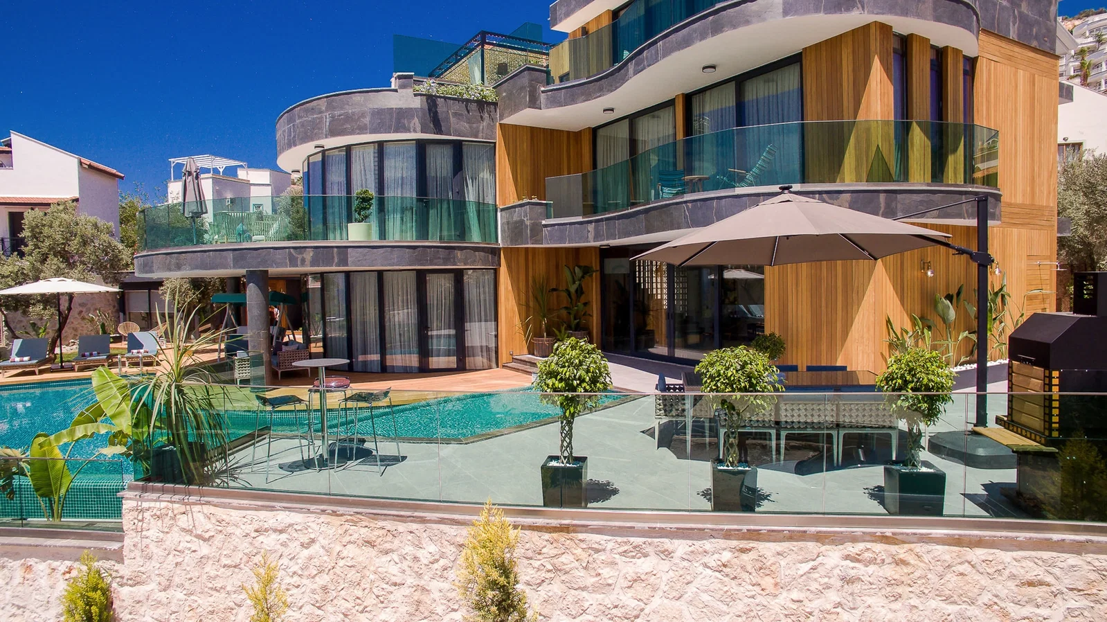 Kalkan’da Deniz Manzaralı, Özel Havuzlu, 4 Yatak Odalı, Lüks Villa