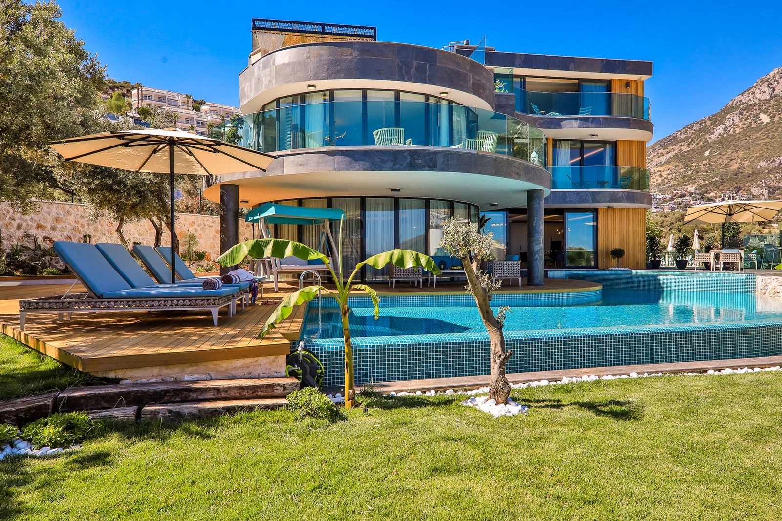 Kalkan’da Deniz Manzaralı, Özel Havuzlu, 4 Yatak Odalı, Lüks Villa