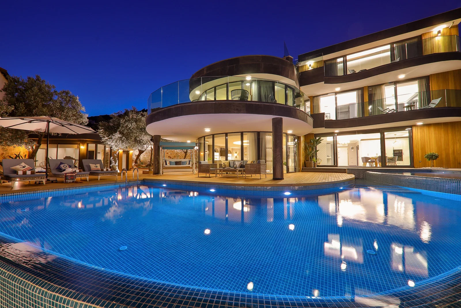 Kalkan’da Deniz Manzaralı, Özel Havuzlu, 4 Yatak Odalı, Lüks Villa