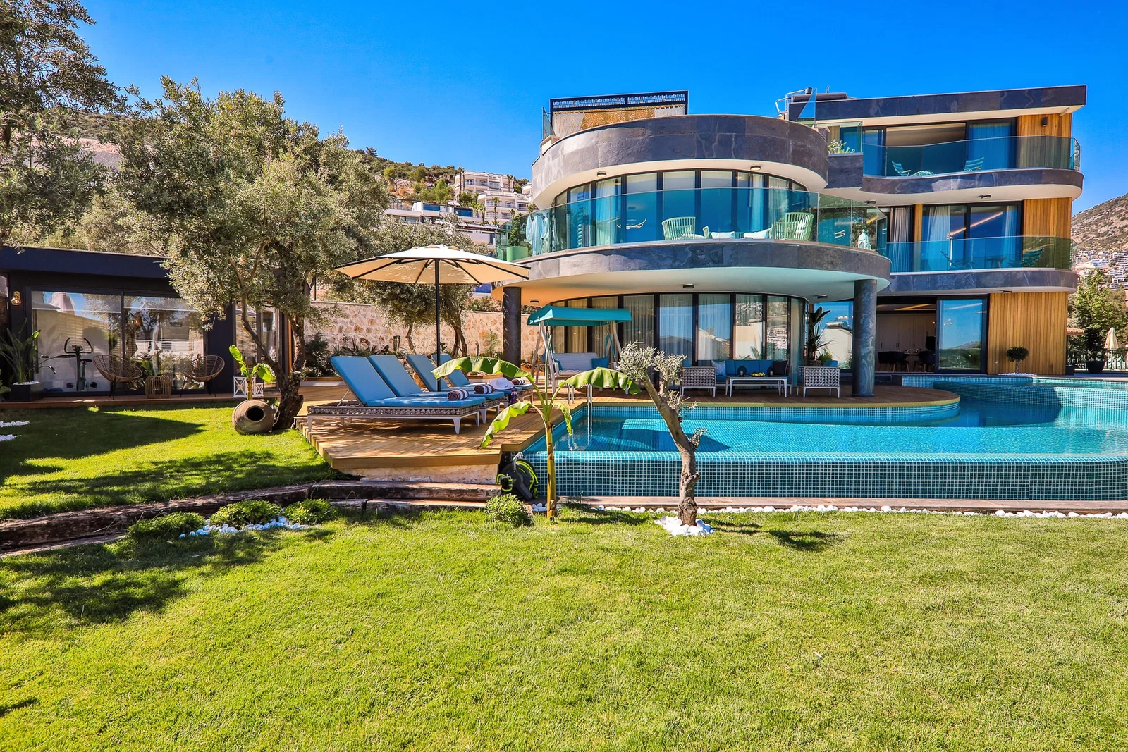 Kalkan’da Deniz Manzaralı, Özel Havuzlu, 4 Yatak Odalı, Lüks Villa