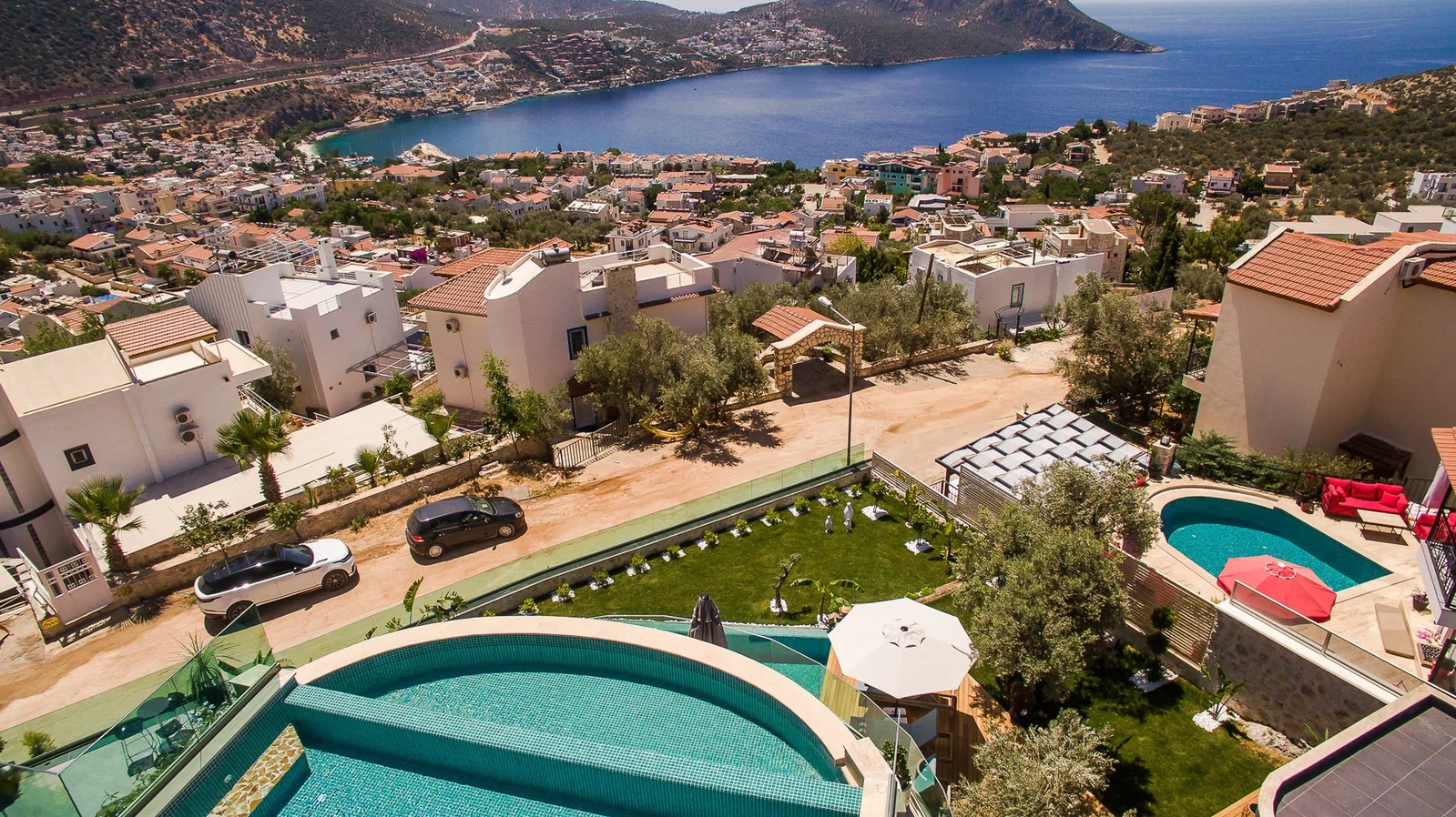 Kalkan’da Deniz Manzaralı, Özel Havuzlu, 4 Yatak Odalı, Lüks Villa