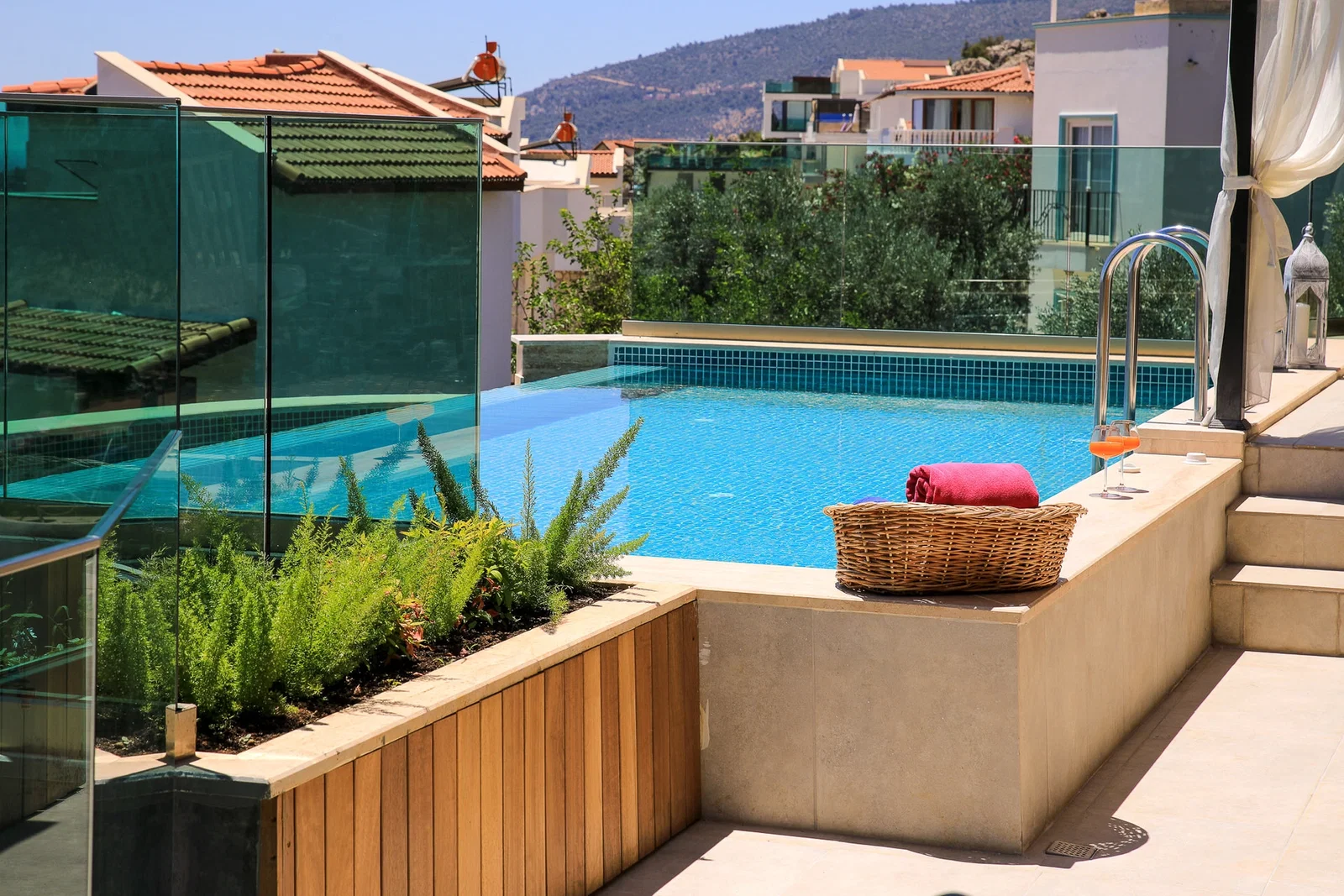 Kalkan’da Deniz Manzaralı, Özel Havuzlu, 4 Yatak Odalı, Lüks Villa