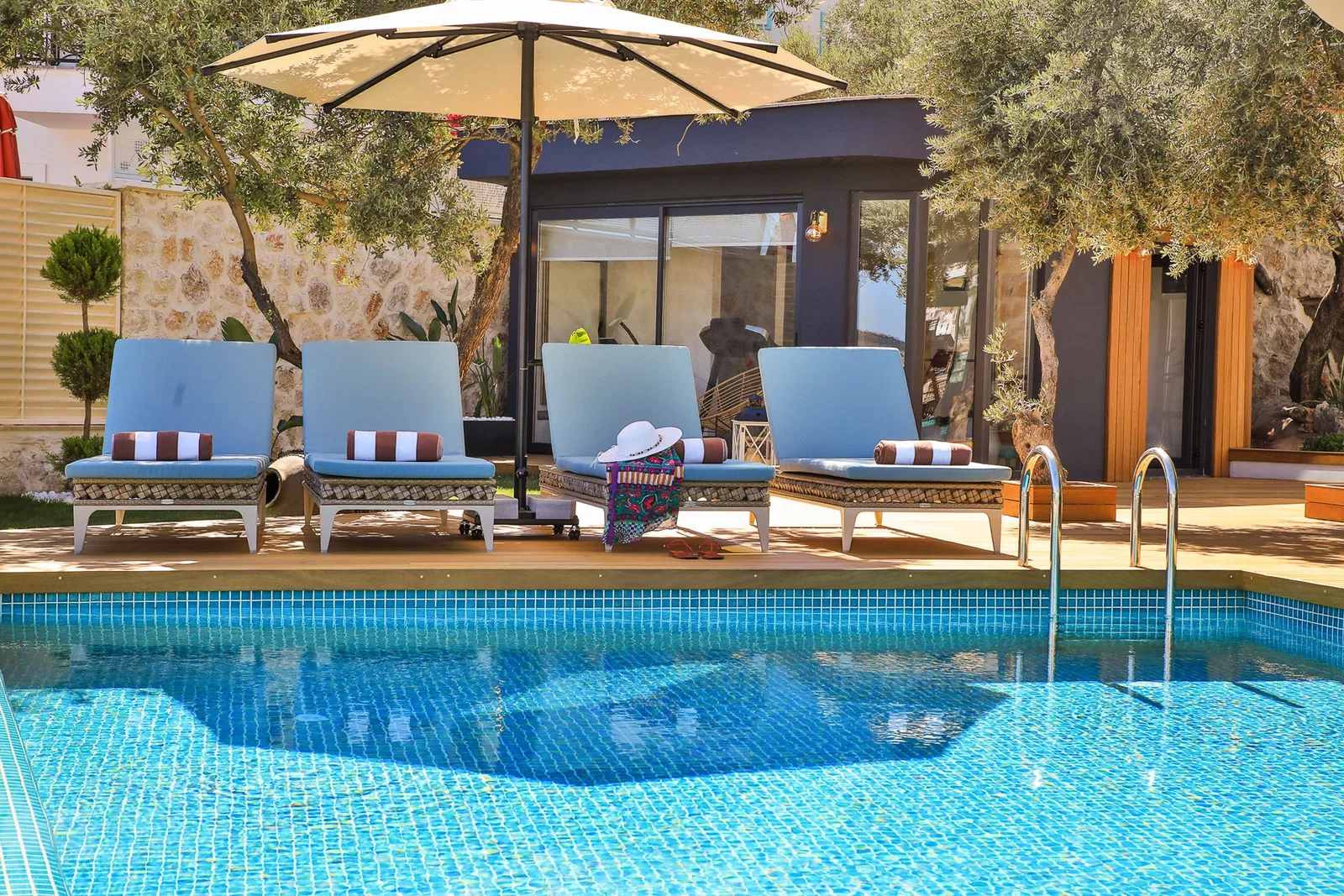 Kalkan’da Deniz Manzaralı, Özel Havuzlu, 4 Yatak Odalı, Lüks Villa