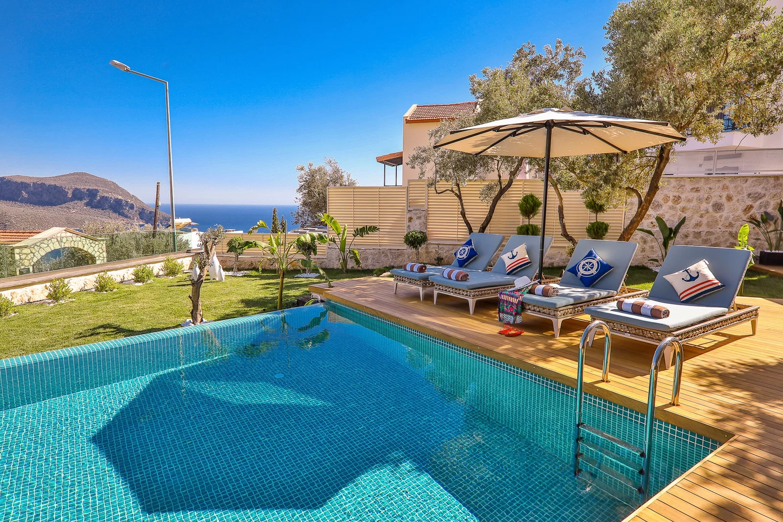 Kalkan’da Deniz Manzaralı, Özel Havuzlu, 4 Yatak Odalı, Lüks Villa