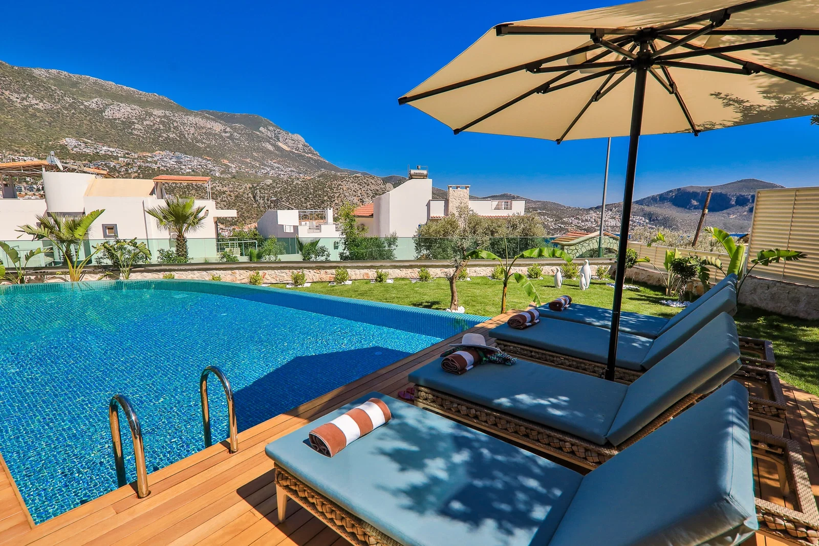 Kalkan’da Deniz Manzaralı, Özel Havuzlu, 4 Yatak Odalı, Lüks Villa